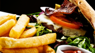 gourmetburger_burger_pomfrites_koncertmenu_restaurant_schiotz_odeon
